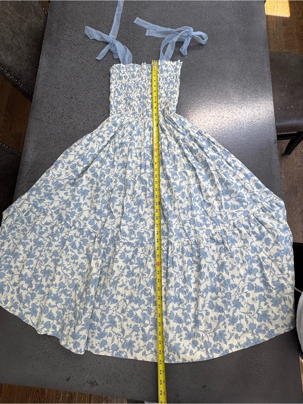 EN SAISON Blue & White Floral Smocked Tie-Strap Midi Dress size S - Picture 6 of 7